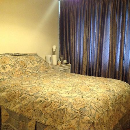 Shepperton Guesthouse ภายนอก รูปภาพ